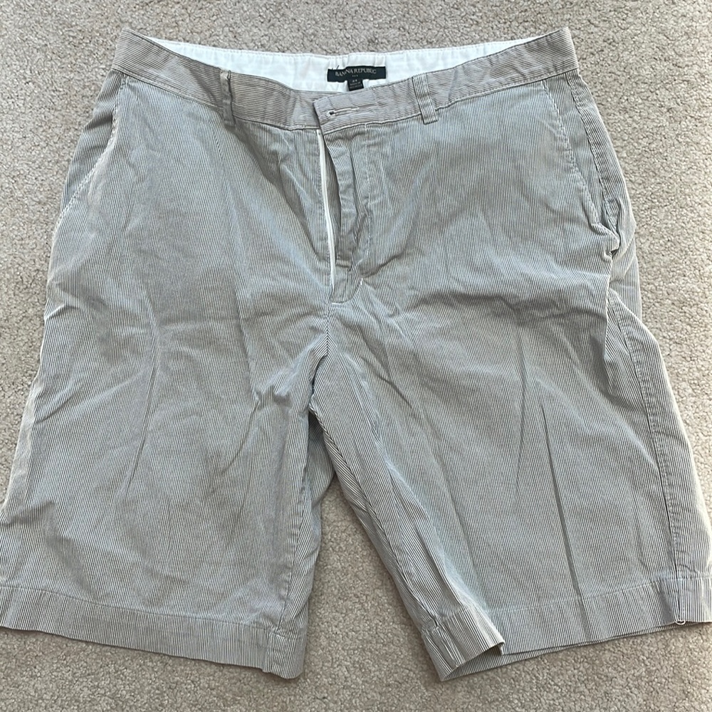 Light kaki shorts